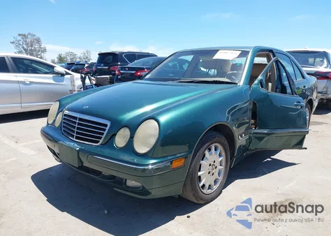 2001 Mercedes-Benz E 320 z USA, uszkodzony, nr VIN WDBJF65J91B352408